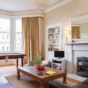 Apartment Amazing 4 Bedroom Just Off The Meadows, Edinburgh