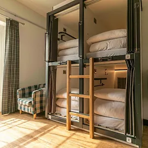  Albergue Code Pod - The Court -
